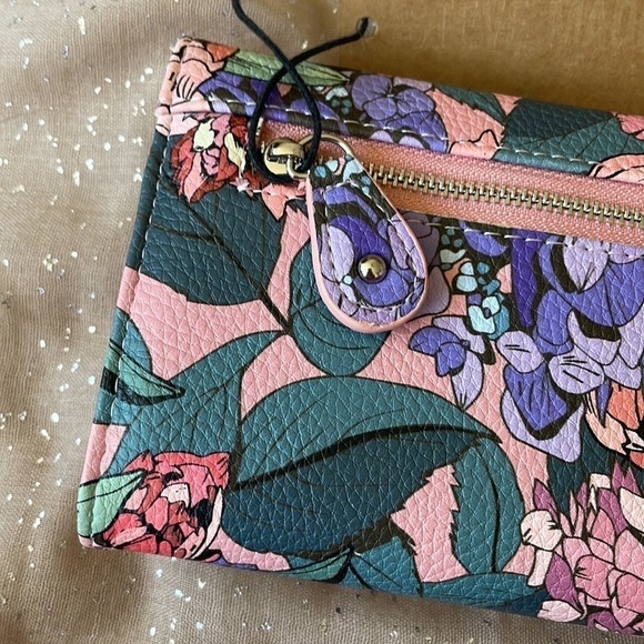 Brand New Steve Madden Pink Floral Print Box Logo Bar Silver Tone Trifold Wallet - Picture 6 of 14